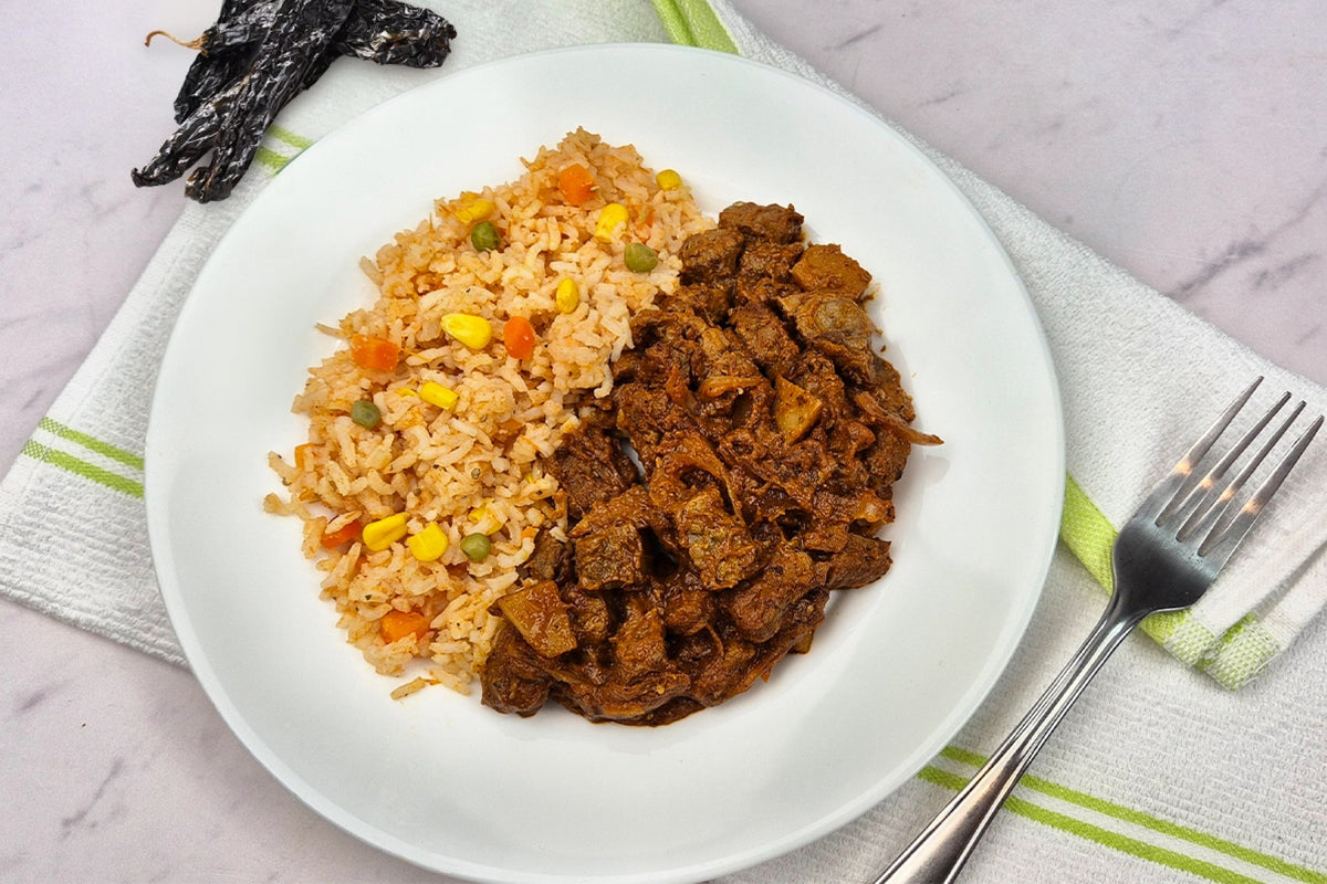 Res en salsa pasilla con arroz a la mexicana