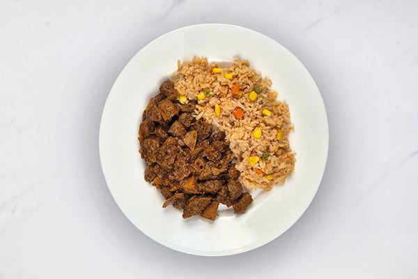 Res en salsa pasilla con arroz a la mexicana
