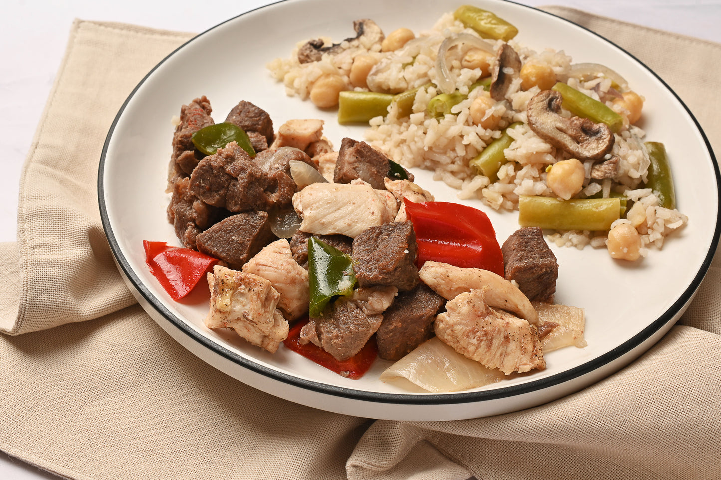 Alambre mixto con garbanzo, ejote y arroz
