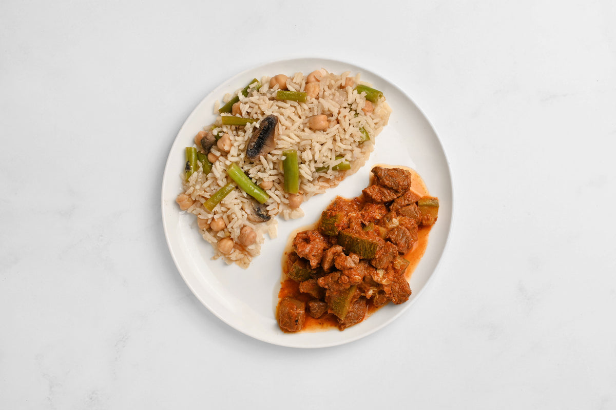 Puntas de res en salsa morita con garbanzo con ejote y arroz