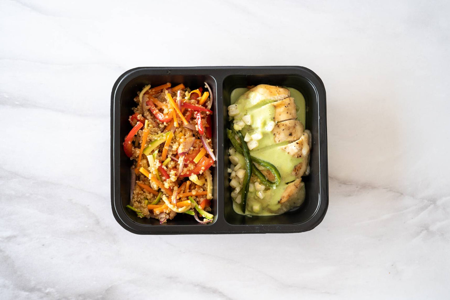 Pollo poblano con quinoa con verduras