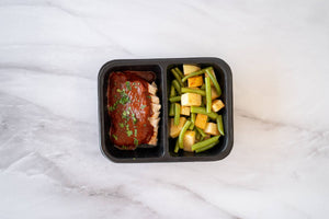 Medallones de cerdo en salsa de tres chiles con ejotes con papa