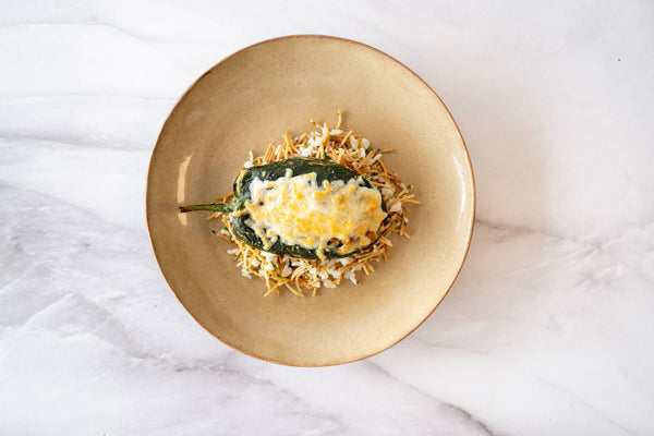 Chile relleno veggie con arroz con fideo