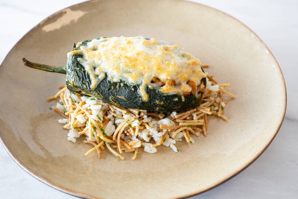 Chile relleno veggie con arroz con fideo